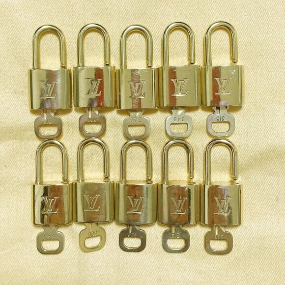 LOUIS VUITTON LV 10 SET PADLOCK KEY CHARM CADENA GOLD-PLATED FRANCE - Picture 1 of 4